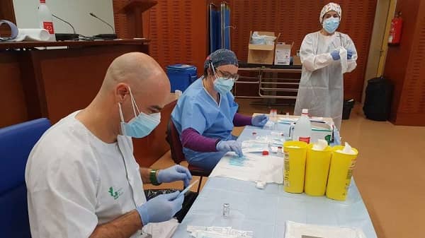 Da comienzo la vacunación de los docentes en Extremadura