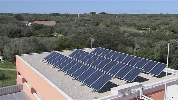 Extremeños propone al Ayuntamiento reducir la factura eléctrica colocando paneles fotovoltaicos
