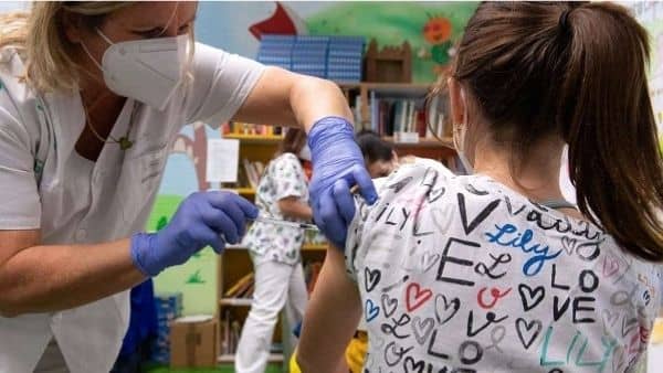 Extremadura comienza la vacunación pediátrica en los colegios