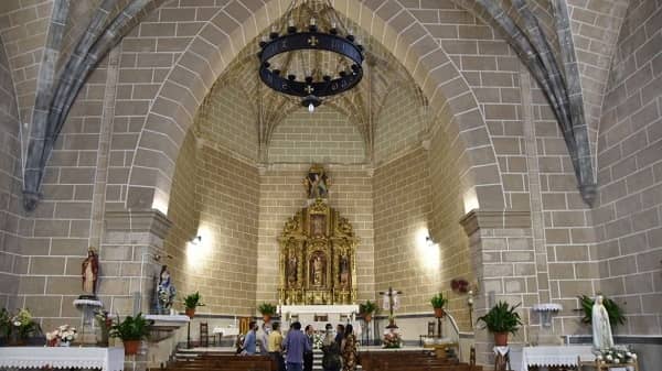 Finaliza la restauración de la cubierta, el ábside y la torre de la iglesia de Almaraz