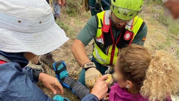 El Grupo de Rescates e Intervenciones en Montaña rescata a una senderista en el Barranco de las Meñas