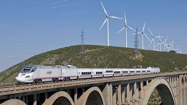 Un tren Alvia estrenará mañana la línea de alta velocidad Plasencia-Badajoz
