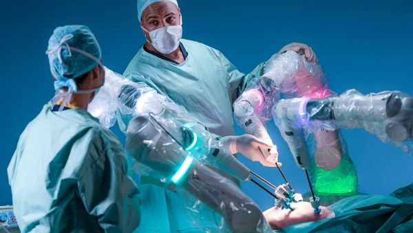 El CCMIJU acoge la presentación de un robot para cirugía robótica laparoscópica y microcirugía