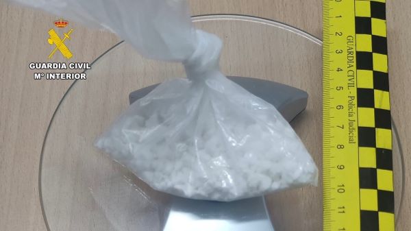 Pillados dos hombres que viajaban con 360 dosis de cocaína en el vehículo