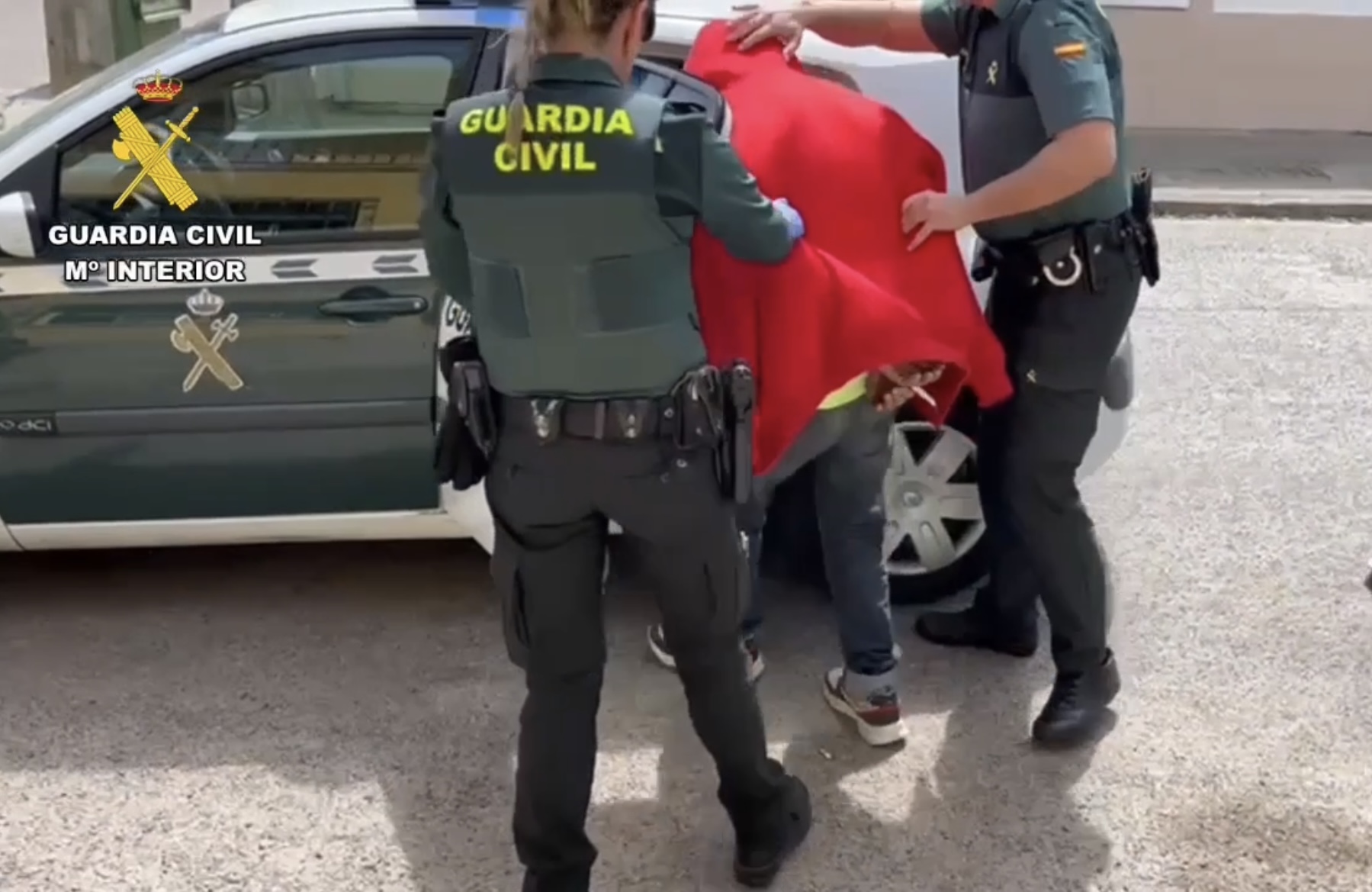 Detienen a dos ladrones por robo en una vivienda y al propietario por ...