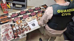 detenidas tres personas